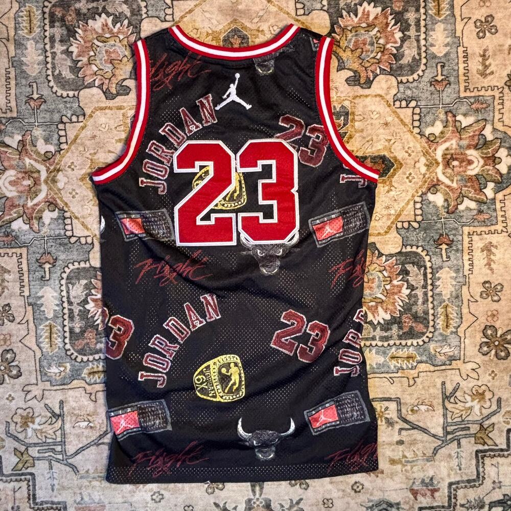 Jordan Basketball Embroidered Graphic Chicago Bulls Tank Top Gym Boys Large - Picture 2 of 11